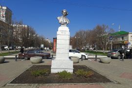 Бюст писателя-демократа Николая Чернышевского в Белгороде