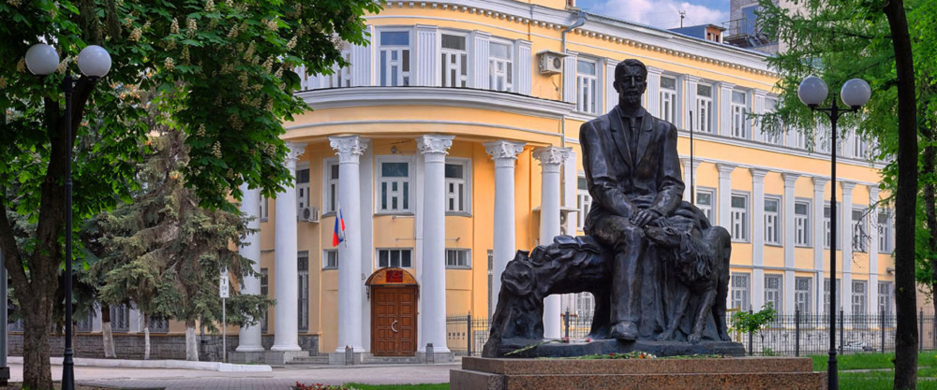 Памятник И.А. Бунину в Воронеже