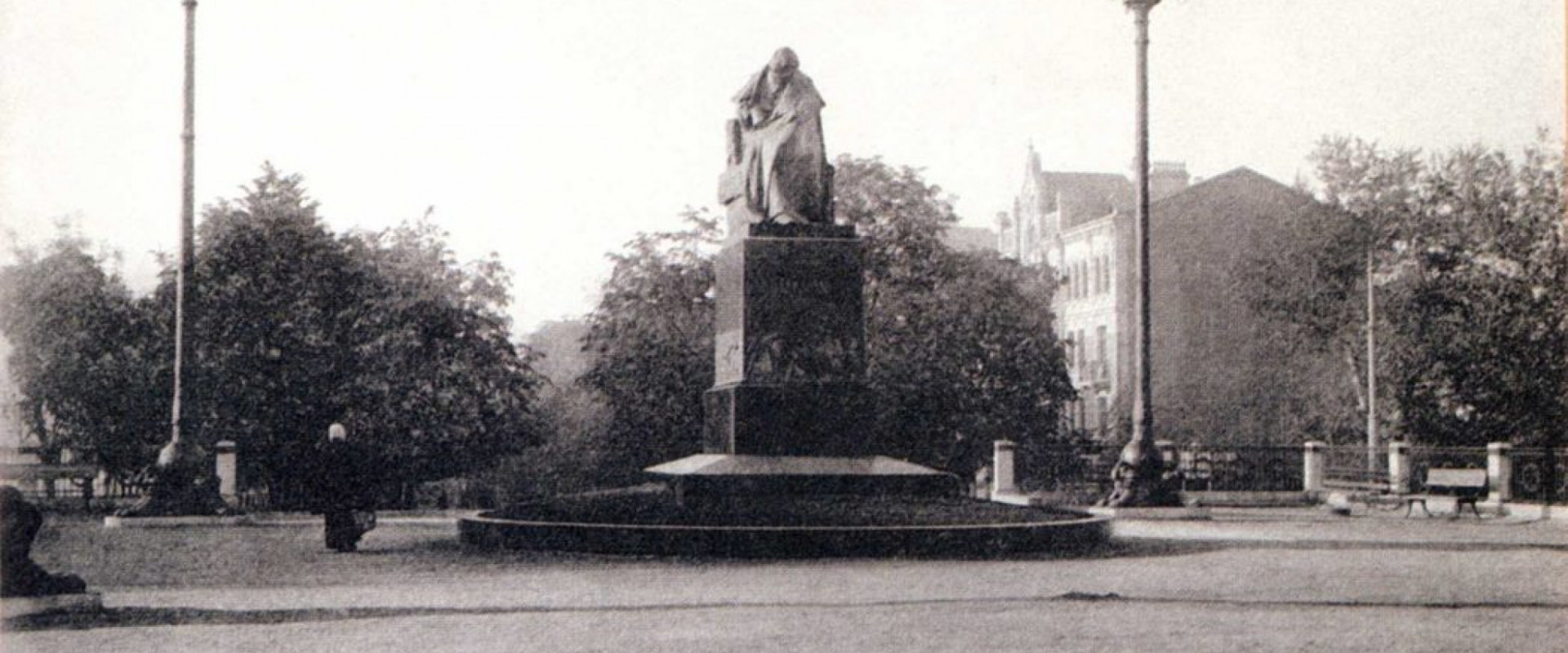 Памятники Н.В. Гоголю в Москве